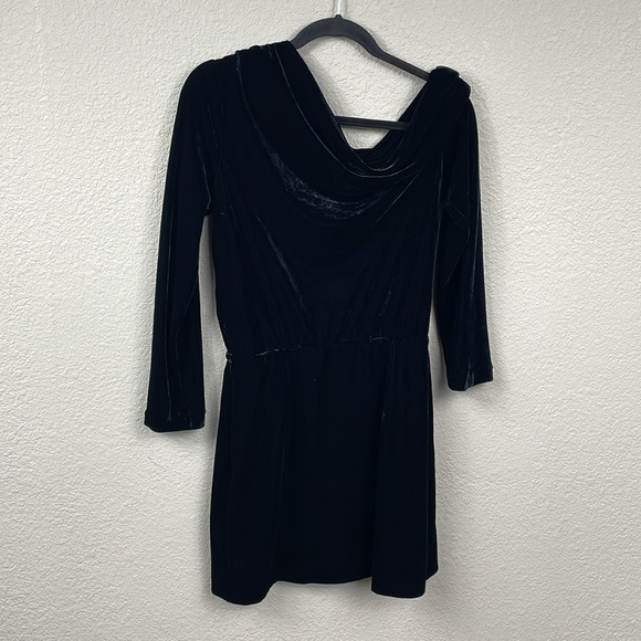 New Theory Asymmetrical Mini Dress in Stretch Velvet Black Off Shoulder Drape 8 - Picture 5 of 12